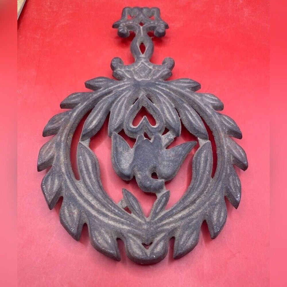 Vintage 1950’s Cast Iron Trivet Bird Wreath 8.5”